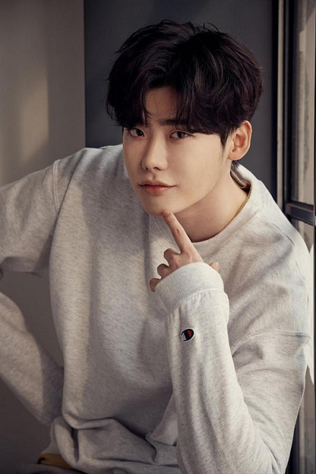 ‘Chàng trai năm ấy chúng ta cùng theo đuổi’ Lee Jong Suk đã nhập ngũ Ảnh 5