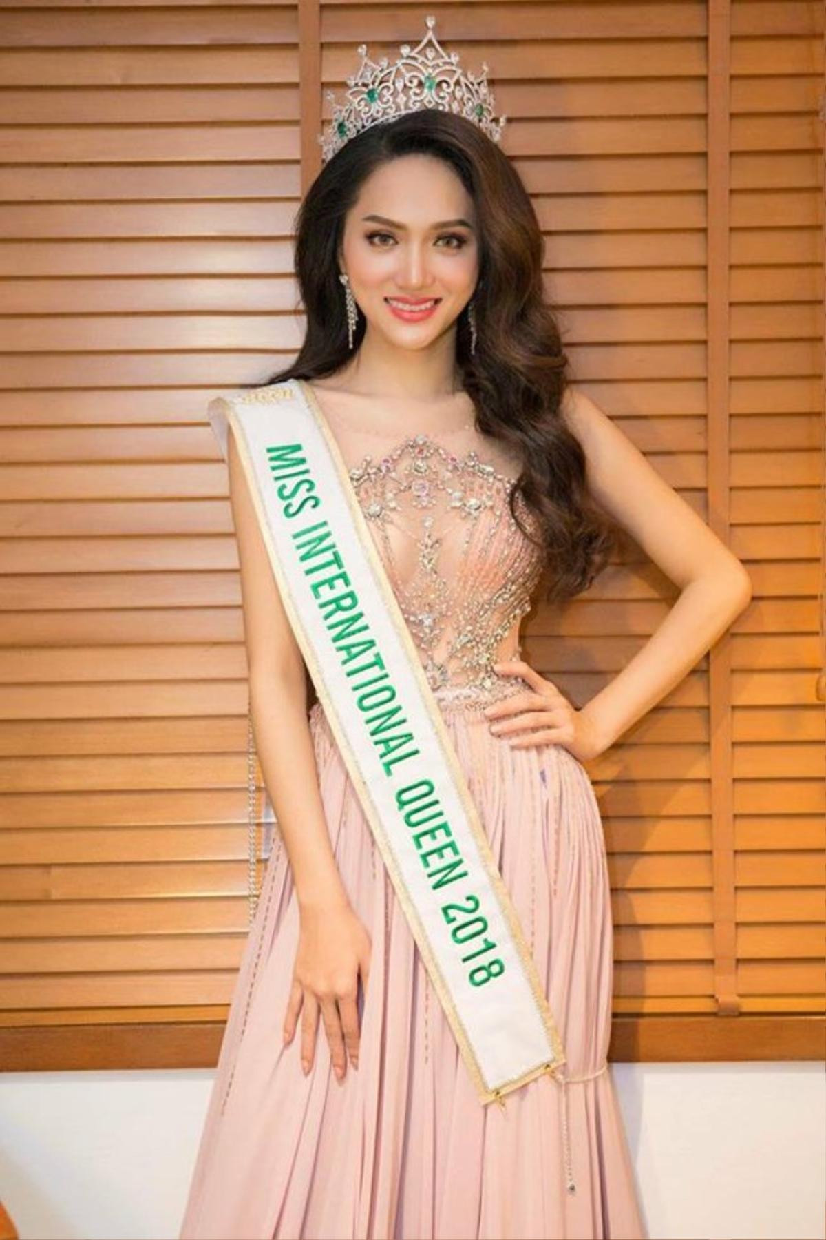 Cận kề thời khắc trao vương miện Miss International Queen 2019, Hương Giang đăng vội dòng status đầy tình cảm! Ảnh 4