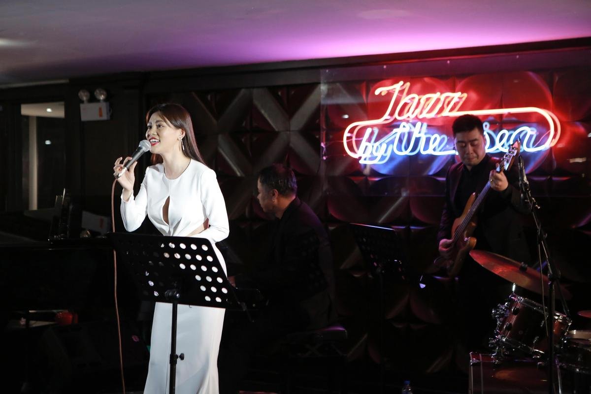 Bùi Lan Hương thăng hoa cùng âm nhạc trong liveshow 'Jazz By The Sea' giữa biển trời Hạ Long Ảnh 2