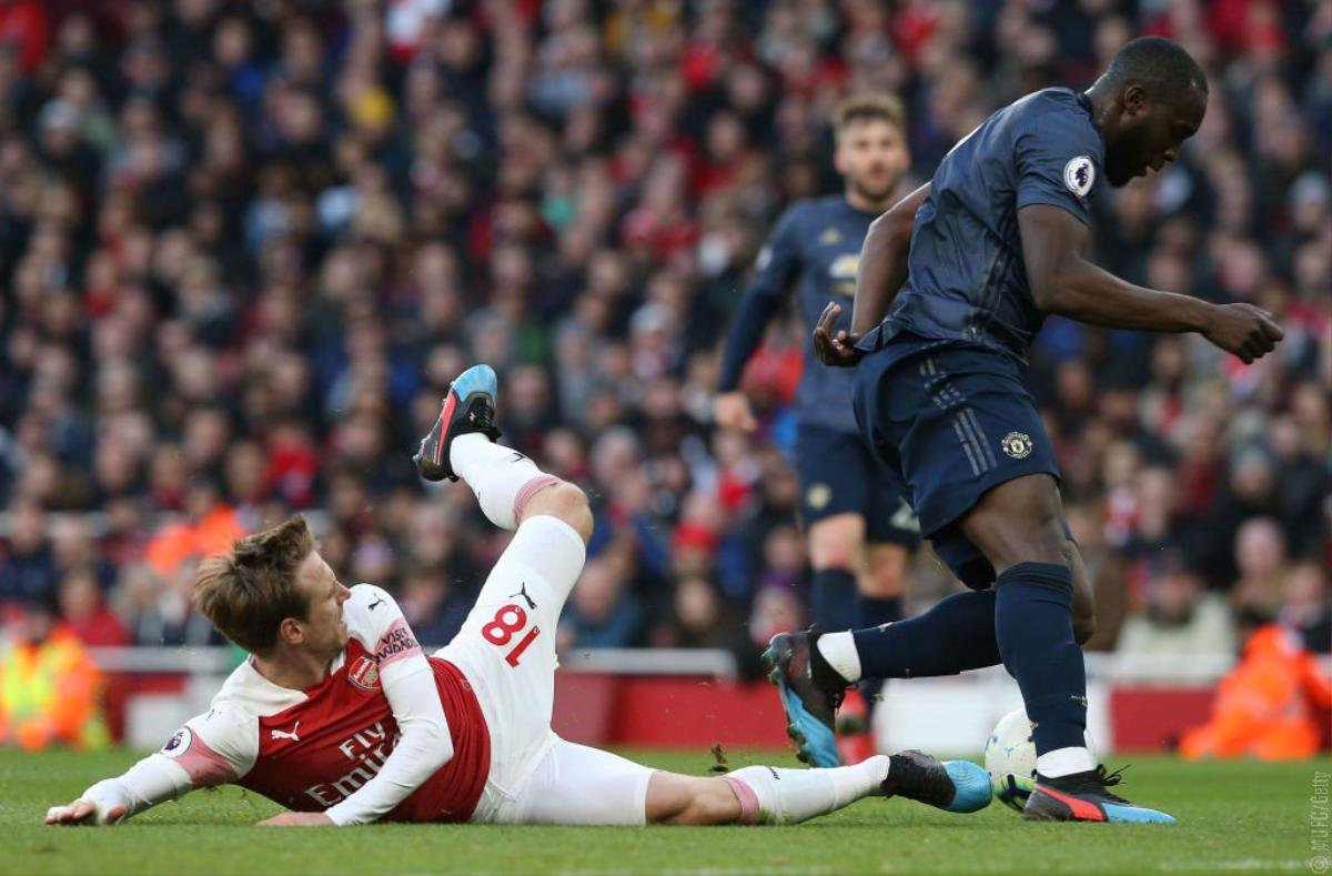 Lukaku diễn vai 'tù trưởng', Man United thua tan nát trước Arsenal Ảnh 2