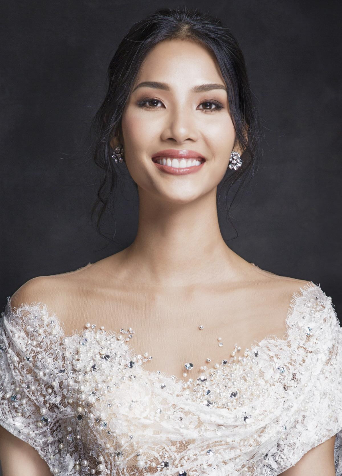 Hoàng Thuỳ mắt đỏ hoe, tóc rối bời bật khóc, fan xót xa: Là ứng cử viên cho Miss Universe 2019 thật sự quá áp lực? Ảnh 4