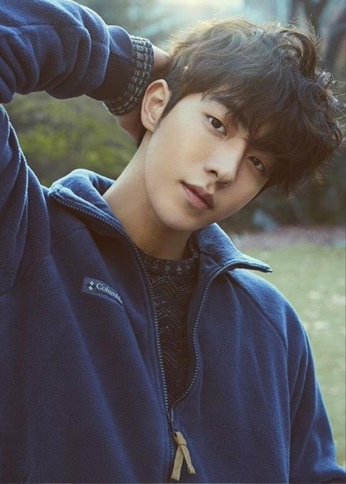 Hình ảnh phô diễn cơ bắp của Nam Joo Hyuk 4 năm trước gây sốt - Lee Sung Kyung đẹp rực rỡ trên Elle Korea Ảnh 2