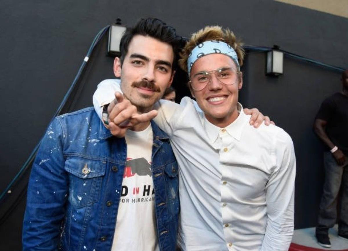 Justin Bieber - Joe Jonas: Hai anh chàng tưởng không liên quan nhưng lại có điểm tương đồng 'không tưởng' Ảnh 2