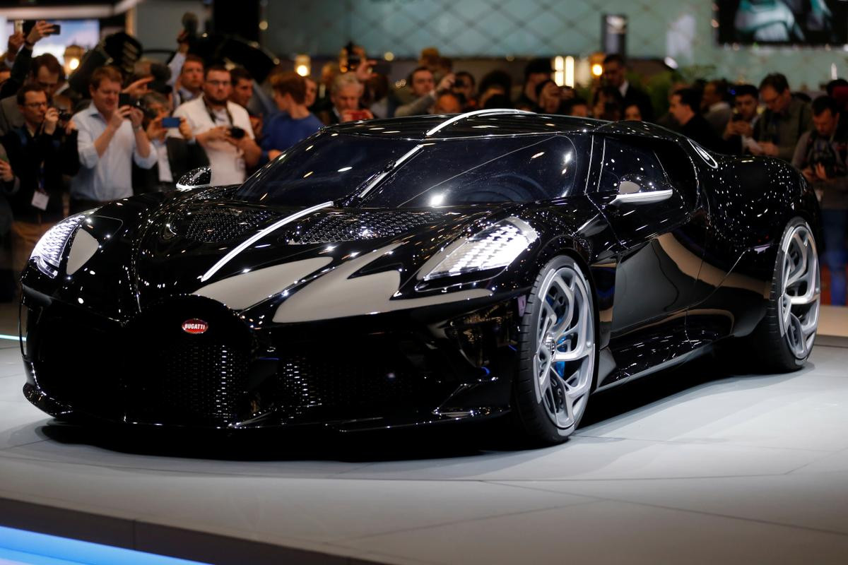 Tiền nhiều để làm gì? Để tậu siêu xe Bugatti La Voatio Noire đắt nhất hành tinh với giá 439 tỷ Ảnh 1