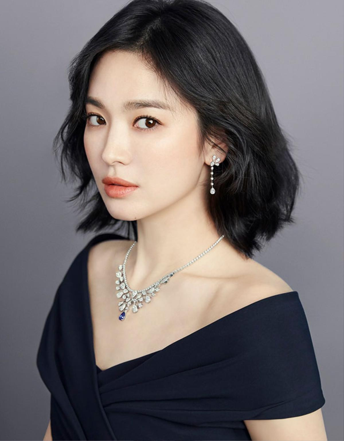 Song Hye Kyo xinh đẹp và quý phái trong hình ảnh mới - Kim So Hyun nhận giải thưởng của Instagram Ảnh 2