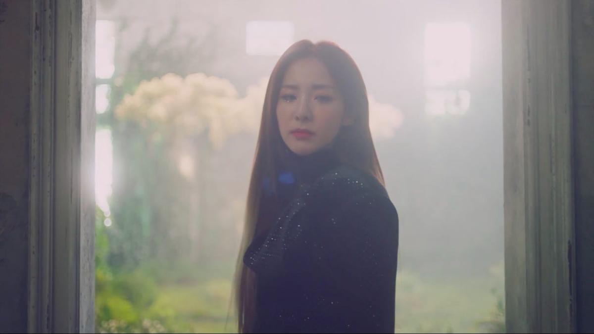 Dara xuất hiện xinh đẹp trong teaser mới của Park Bom: Một nửa 2NE1 sắp sửa tái hợp Ảnh 1