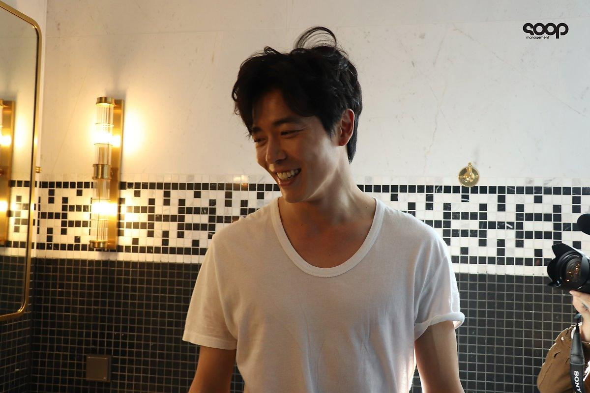 Kim Jae Wook - Kwon Yul: Sát nhân năm ấy chúng ta cùng theo đuổi, bạn thích tạo hình phim mới của ai hơn? Ảnh 8