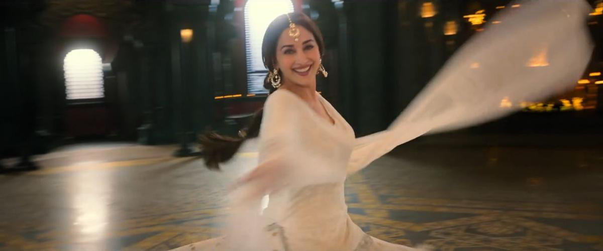 'Kalank': Trailer phim Ấn Độ nhưng lung linh, hấp dẫn không thua kém live-action của Disney Ảnh 17