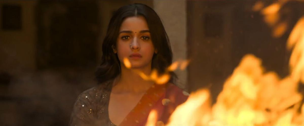 'Kalank': Trailer phim Ấn Độ nhưng lung linh, hấp dẫn không thua kém live-action của Disney Ảnh 20