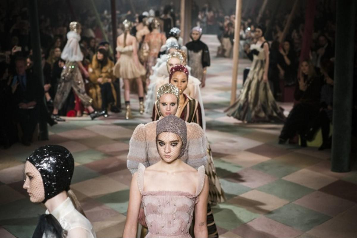 Dior vượt mặt Chanel, Valentino đạt doanh số cao nhất sau Paris Fashion Week 2019 Ảnh 5