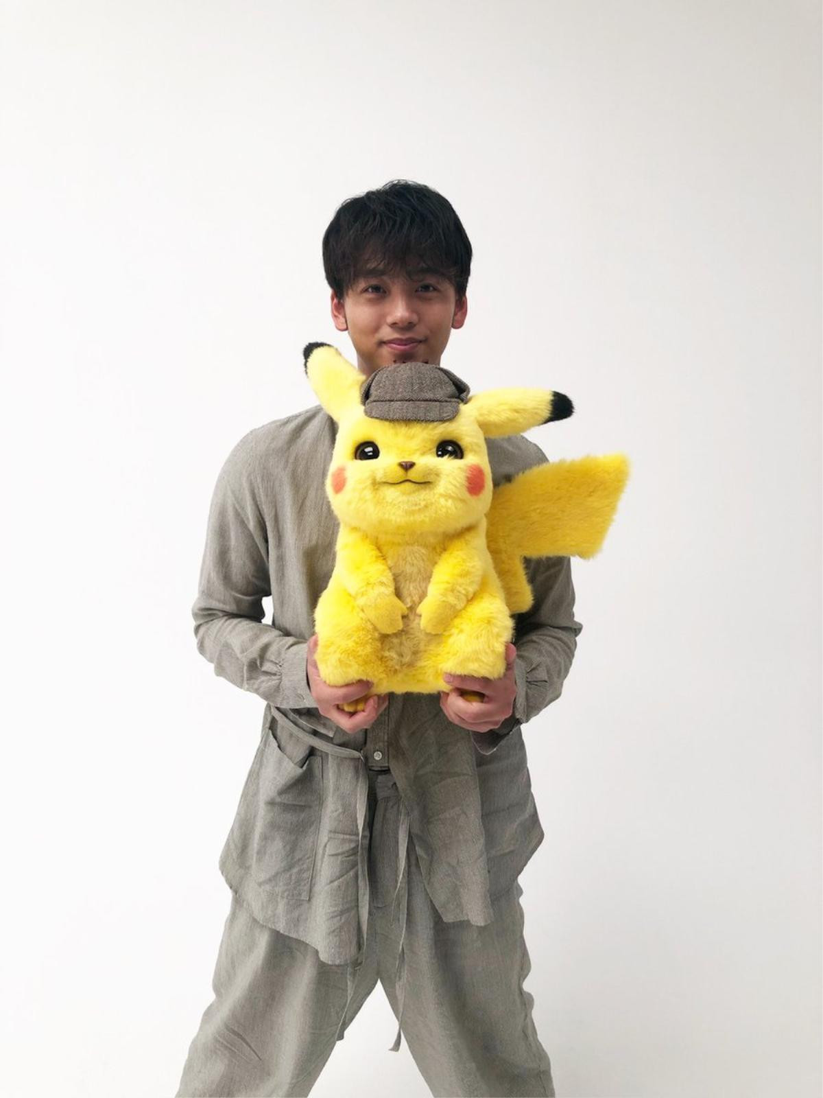 Takeuchi Ryoma tạo dáng dễ thương cùng Thám tử Pikachu Ảnh 3