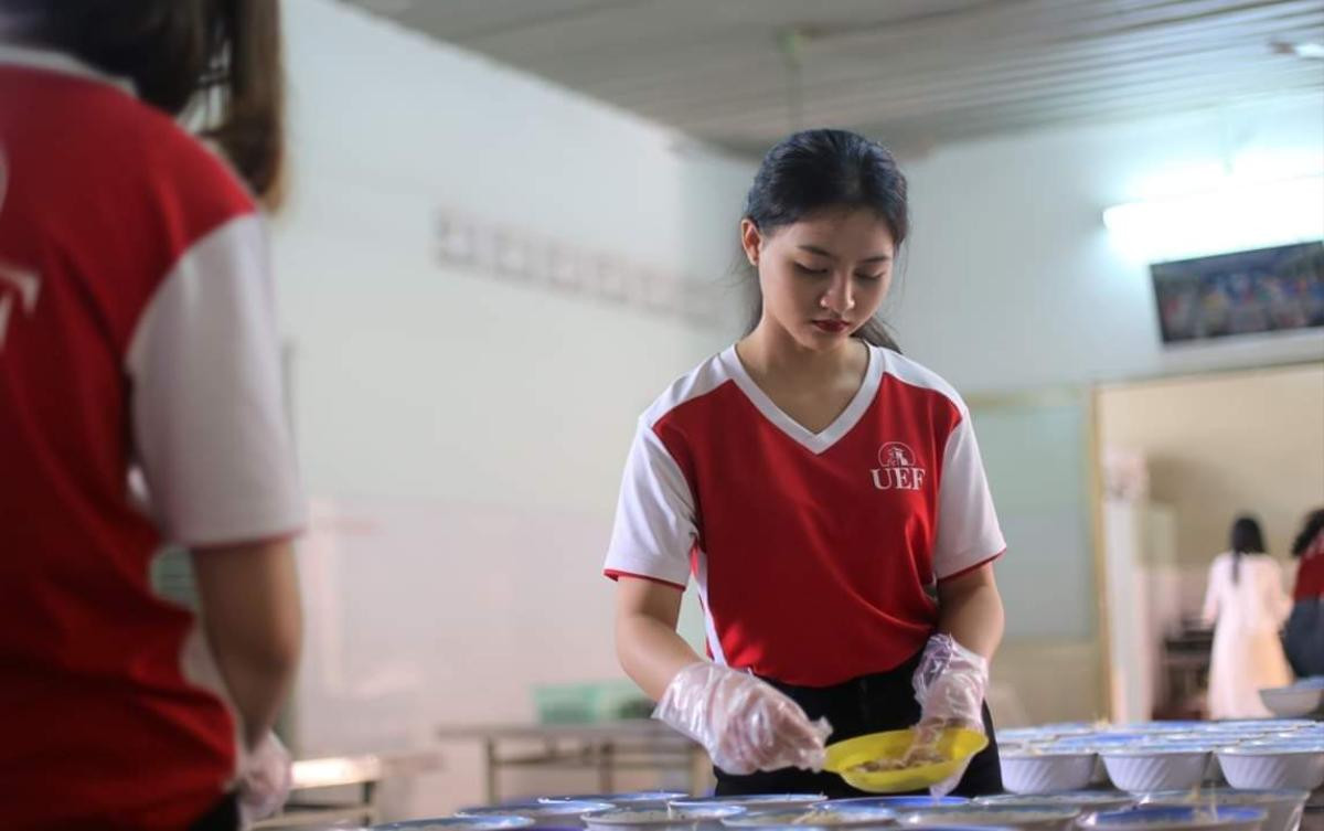 Á khôi 1 Miss UEF: Ngoại hình 'bao xinh', tính cách 'bao chăm chỉ' khiến cả nghìn nam sinh ngưỡng mộ Ảnh 7