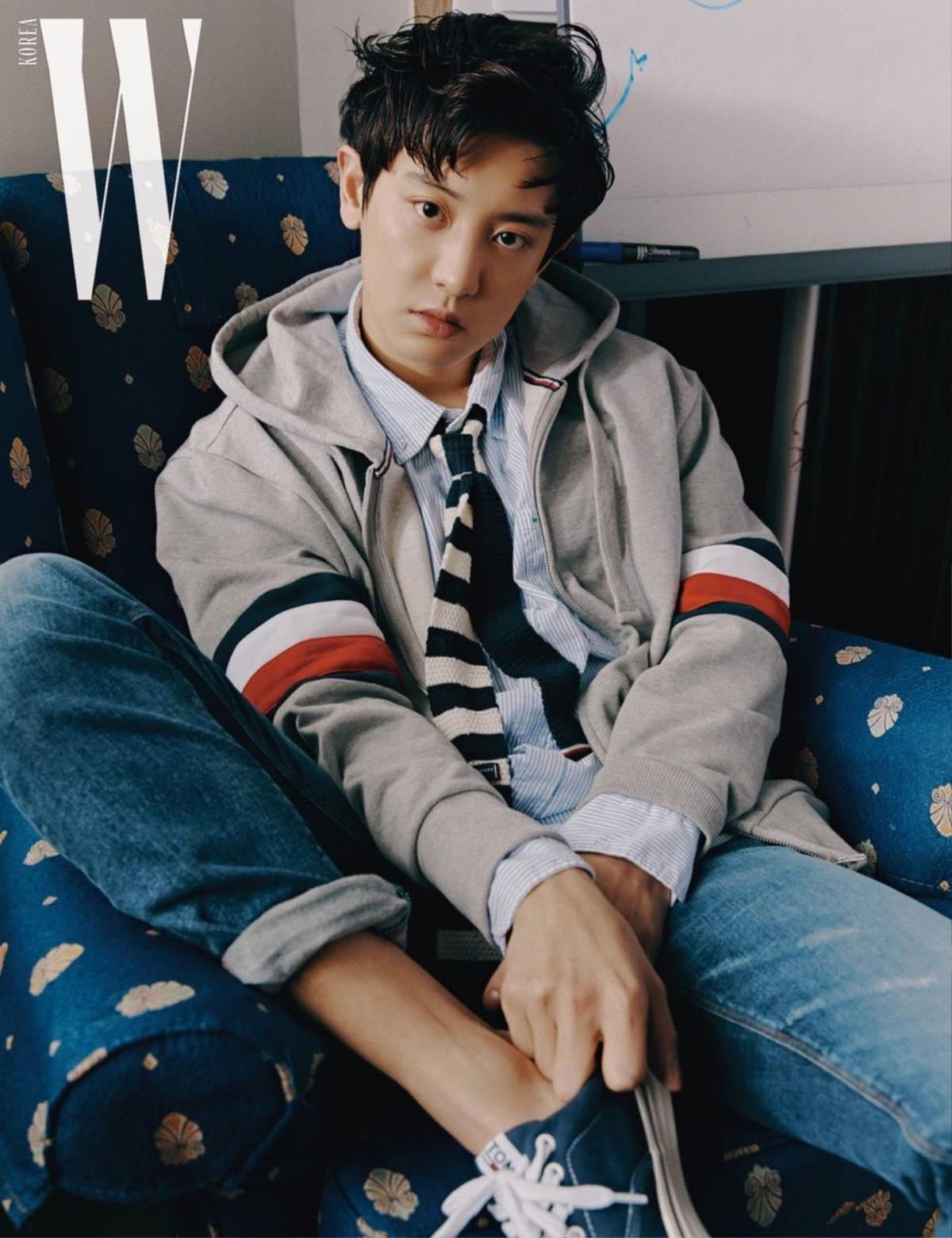 Chanyeol tỏa sáng trên tạp chí W Korea - Kai làm fan sướng rơn khi chụp hình với quần áo người hâm mộ tặng trên instagram Ảnh 1