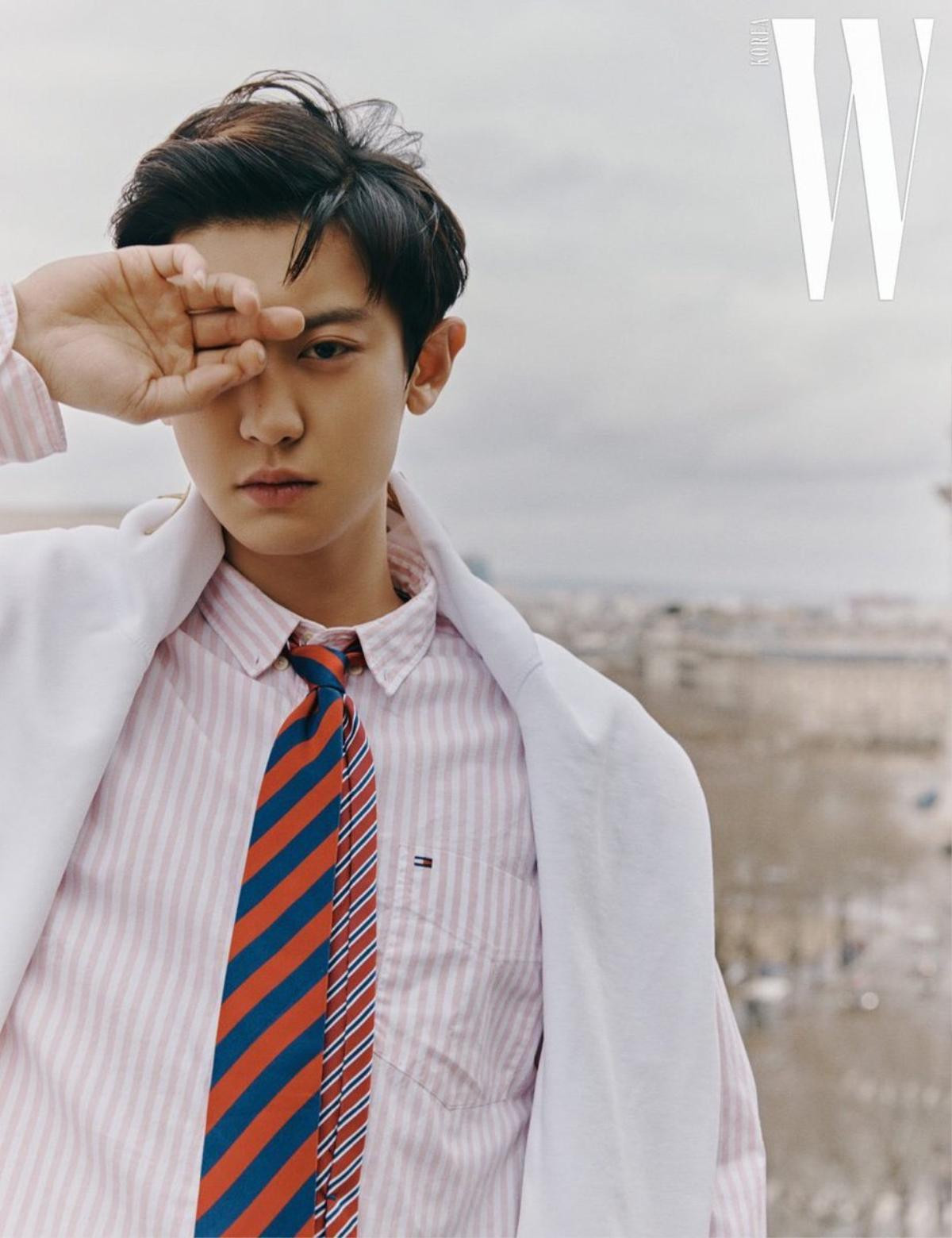 Chanyeol tỏa sáng trên tạp chí W Korea - Kai làm fan sướng rơn khi chụp hình với quần áo người hâm mộ tặng trên instagram Ảnh 3