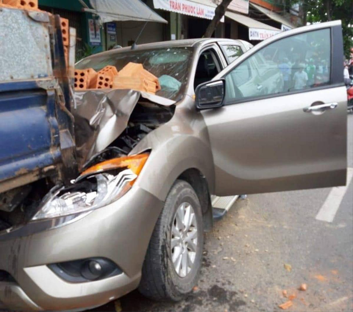 Đà Nẵng: Nghe điện thoại bên đường, nam thanh niên bị ô tô tông văng lên vỉa hè nguy kịch Ảnh 1