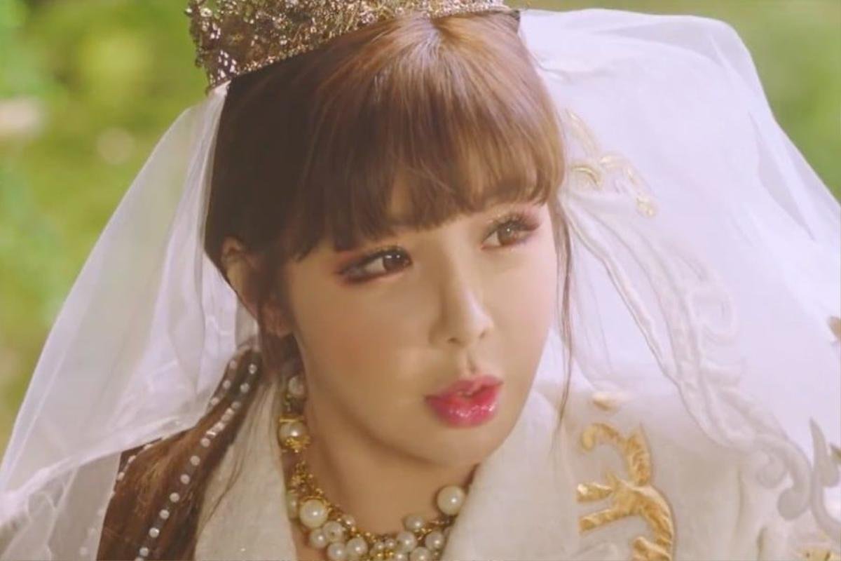 Park Bom trở lại, netizen Hàn đồng loạt yêu cầu nàng nên… 'về vườn': 'Cô ta vẫn còn fan cơ à?' Ảnh 4