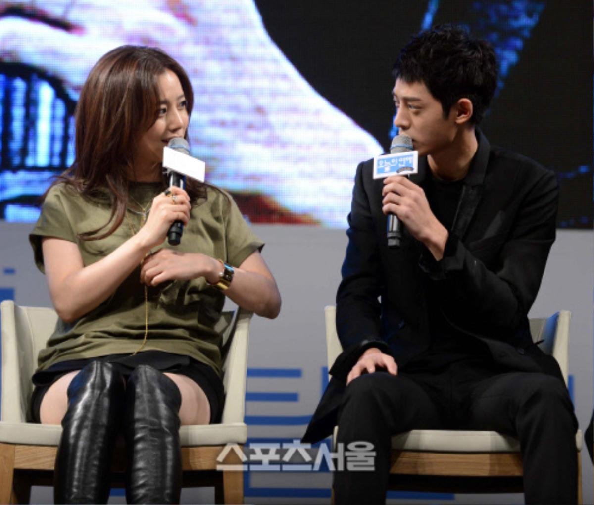 'Bão like' ảnh Jung Joon Young, Moon Chae Won bị xem là nạn nhân trong clip 'nóng' ở phòng chat Ảnh 6