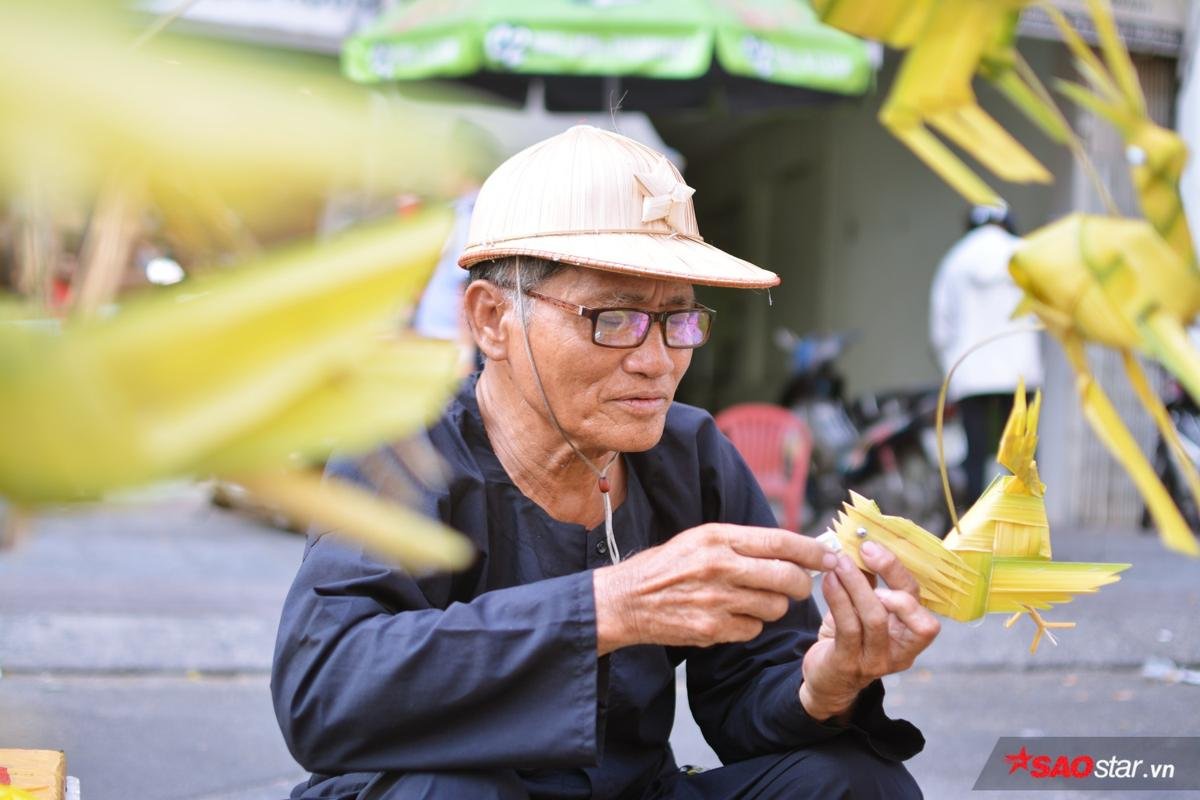 Chuyện lão họa sĩ bán cào cào lá dừa vì muốn lưu giữ ký ức tuổi thơ cho người Sài Gòn Ảnh 8