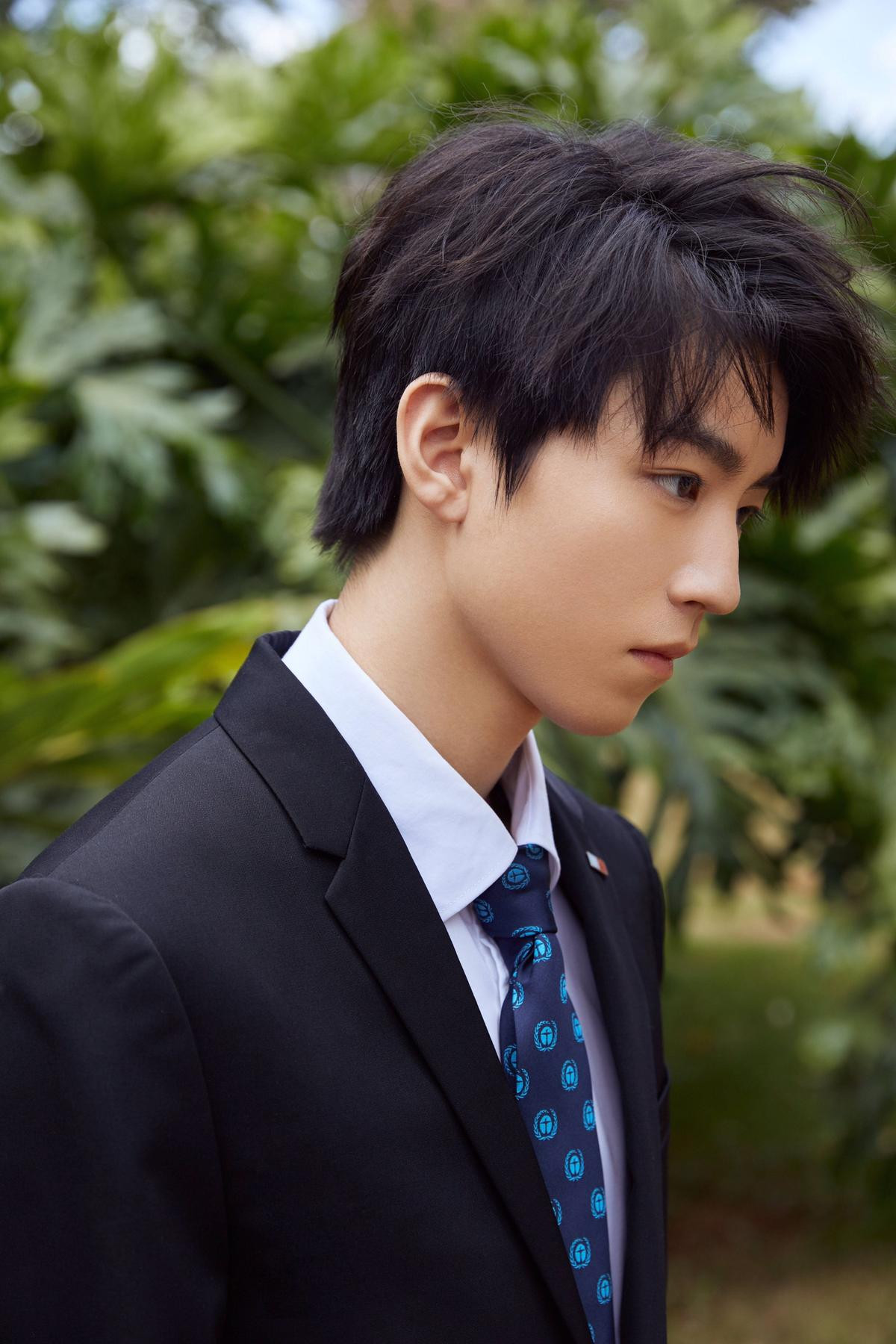 Vương Tuấn Khải (TFBOYS) bừng sáng tại 'Hội nghị môi trường Liên Hiệp Quốc lần thứ 4' Ảnh 1