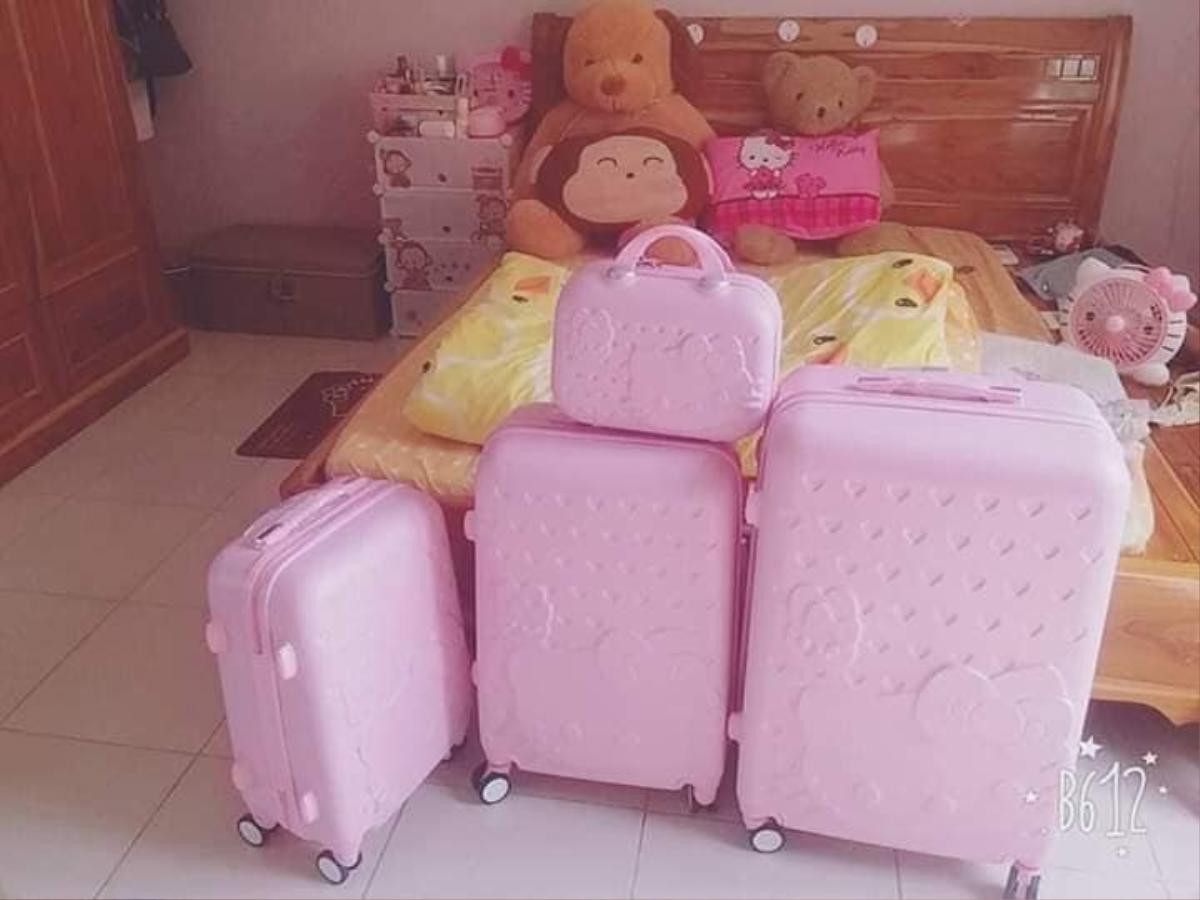 Cô gái cuồng Kitty: Thiệp cưới in hình Kitty hồng còn ‘lầy lội’ mong quý khách tặng quà Hello Kitty thay cho mừng phong bì Ảnh 2