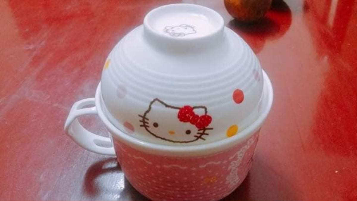 Cô gái cuồng Kitty: Thiệp cưới in hình Kitty hồng còn ‘lầy lội’ mong quý khách tặng quà Hello Kitty thay cho mừng phong bì Ảnh 3