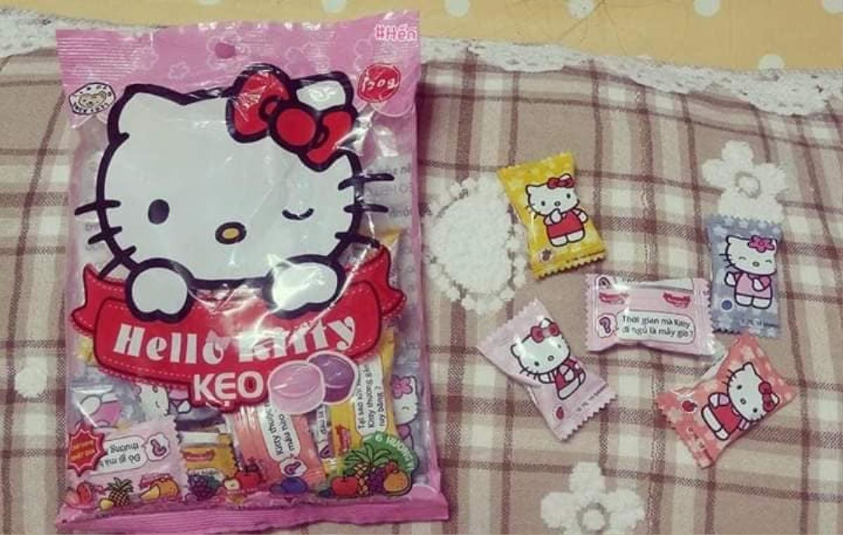 Cô gái cuồng Kitty: Thiệp cưới in hình Kitty hồng còn ‘lầy lội’ mong quý khách tặng quà Hello Kitty thay cho mừng phong bì Ảnh 8