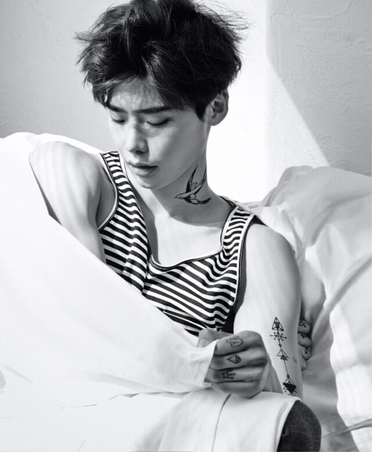 Trong lúc đang nhập ngũ, hình xăm của Lee Jong Suk chụp cho tạp chí Ceci 2014 bỗng gây sốt trở lại Ảnh 7