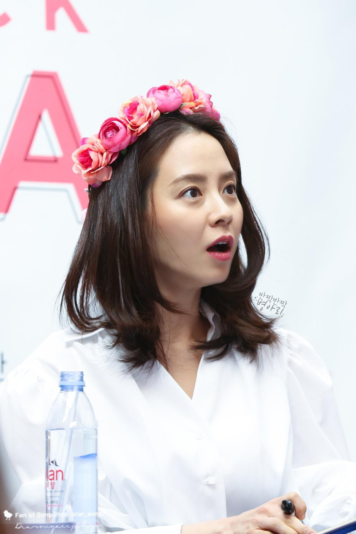 Chỉ cần Song Ji Hyo - Park Min Young cười và đeo vòng hoa, nữ thần sẽ xuất hiện Ảnh 9