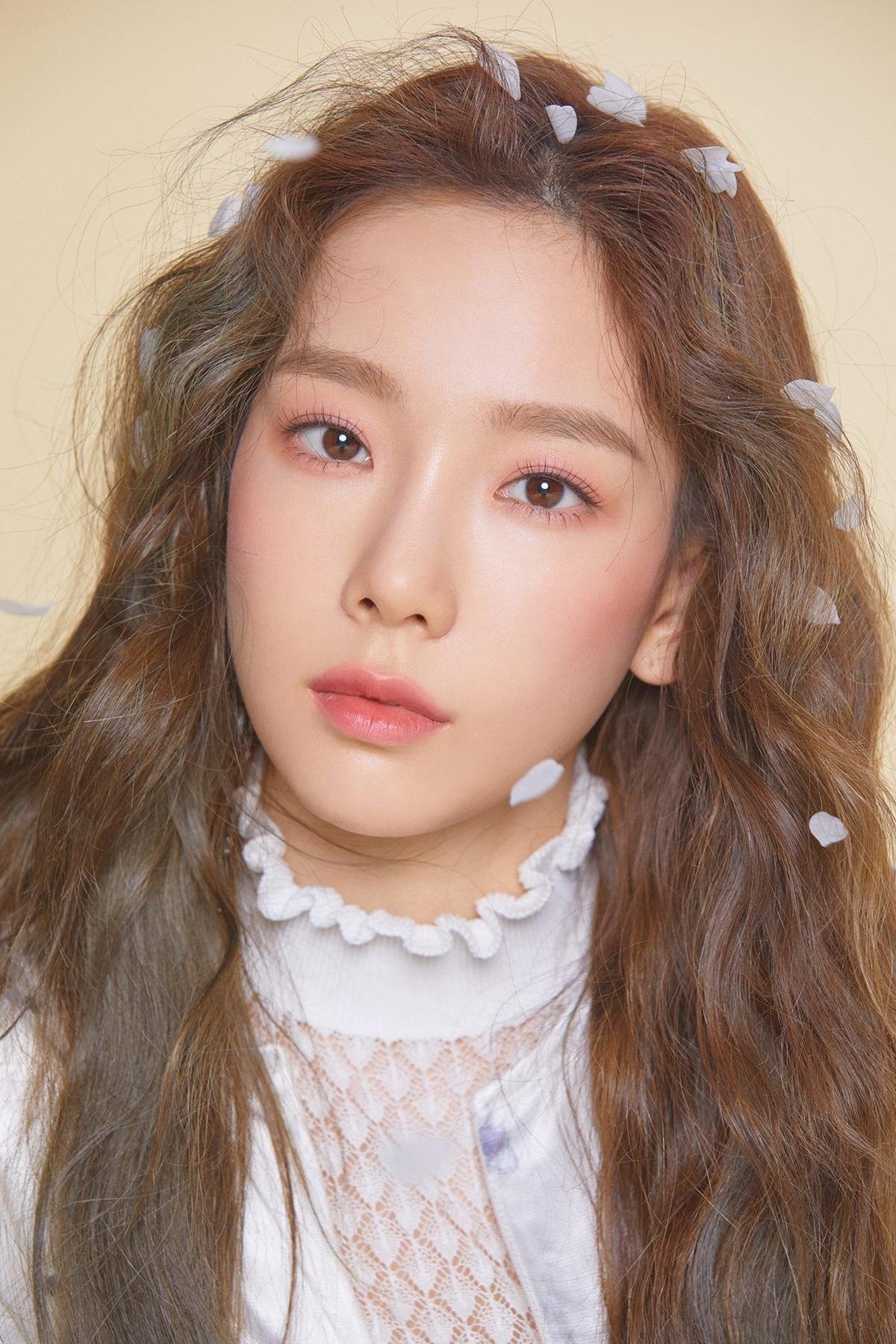 Không hẹn mà gặp, Taeyeon và IZ*ONE nhá hàng sản phẩm mới đầy ngọt ngào cùng ngày Ảnh 2