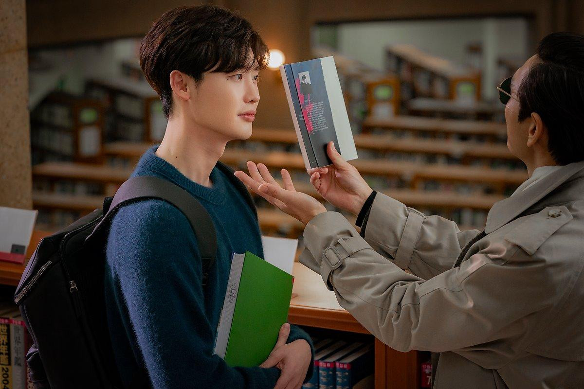 'Phụ lục tình yêu' khép lại, Lee Jong Suk tặng fan 60 bức ảnh đẹp nao lòng Ảnh 21