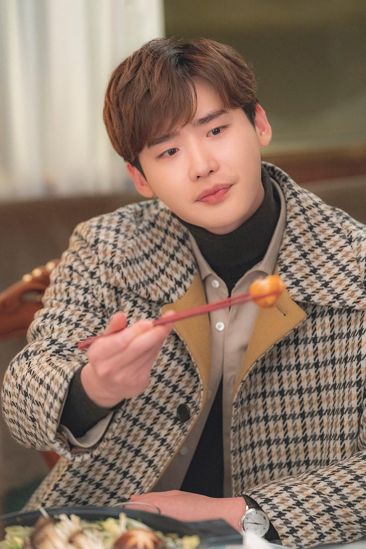 'Phụ lục tình yêu' khép lại, Lee Jong Suk tặng fan 60 bức ảnh đẹp nao lòng Ảnh 32