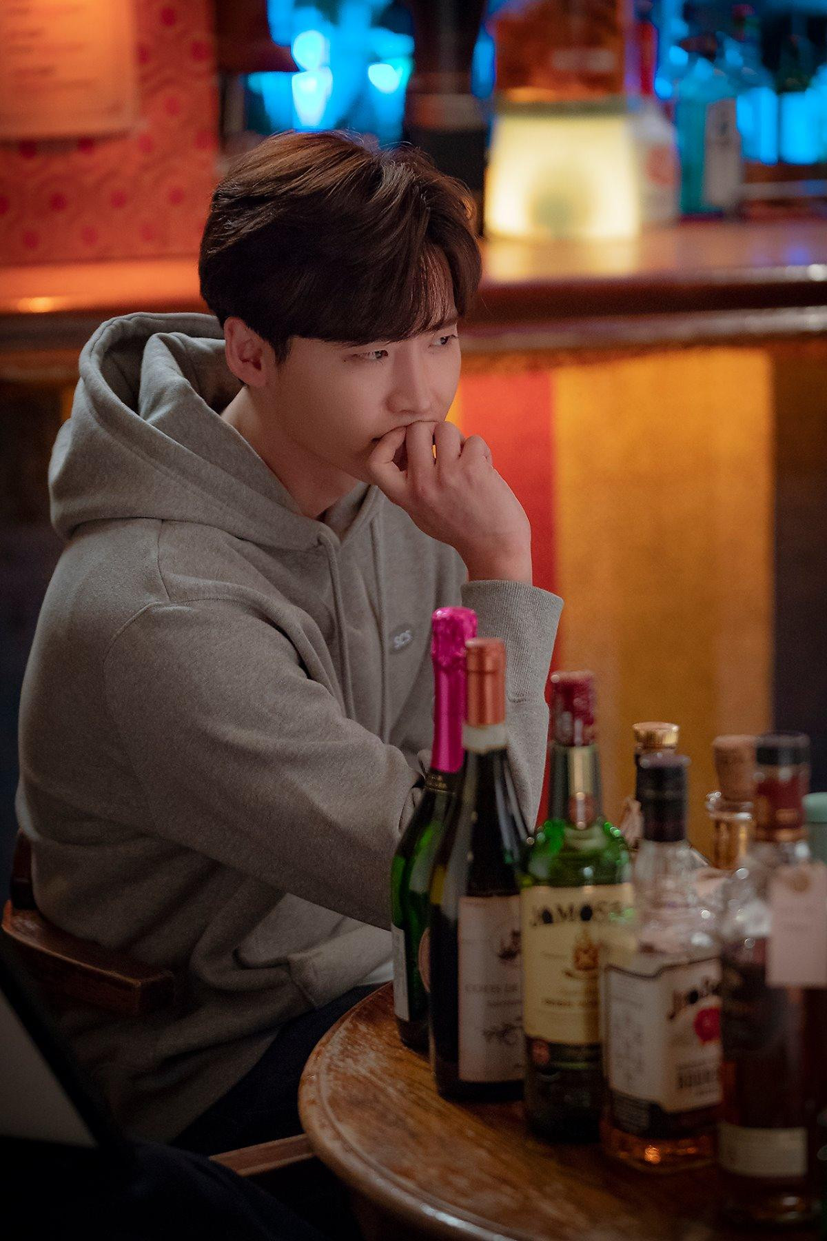 'Phụ lục tình yêu' khép lại, Lee Jong Suk tặng fan 60 bức ảnh đẹp nao lòng Ảnh 40