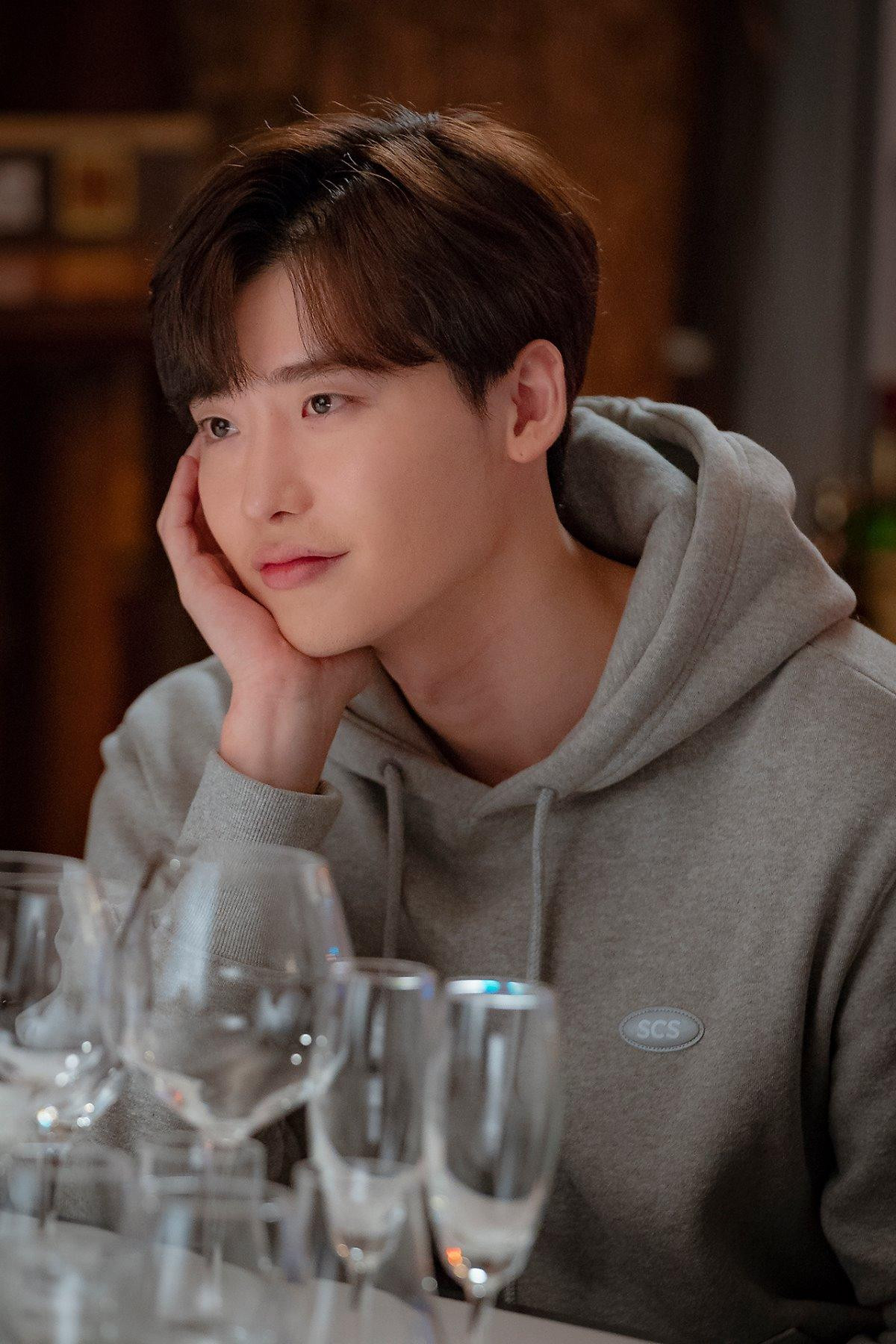 'Phụ lục tình yêu' khép lại, Lee Jong Suk tặng fan 60 bức ảnh đẹp nao lòng Ảnh 41