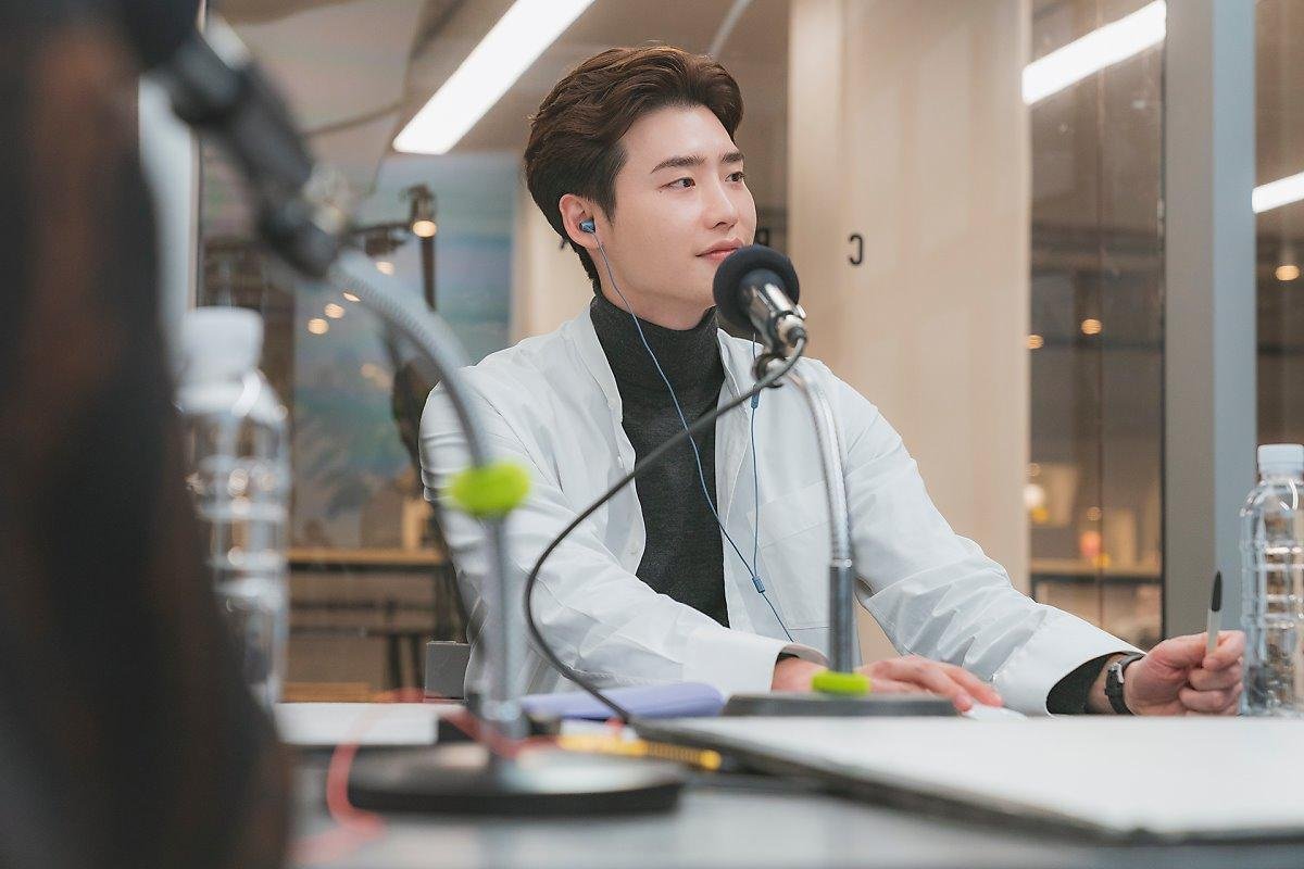 'Phụ lục tình yêu' khép lại, Lee Jong Suk tặng fan 60 bức ảnh đẹp nao lòng Ảnh 44