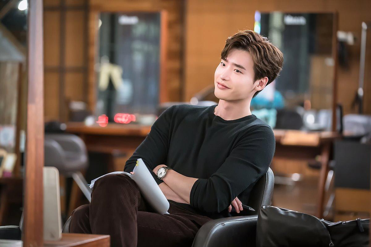 'Phụ lục tình yêu' khép lại, Lee Jong Suk tặng fan 60 bức ảnh đẹp nao lòng Ảnh 45