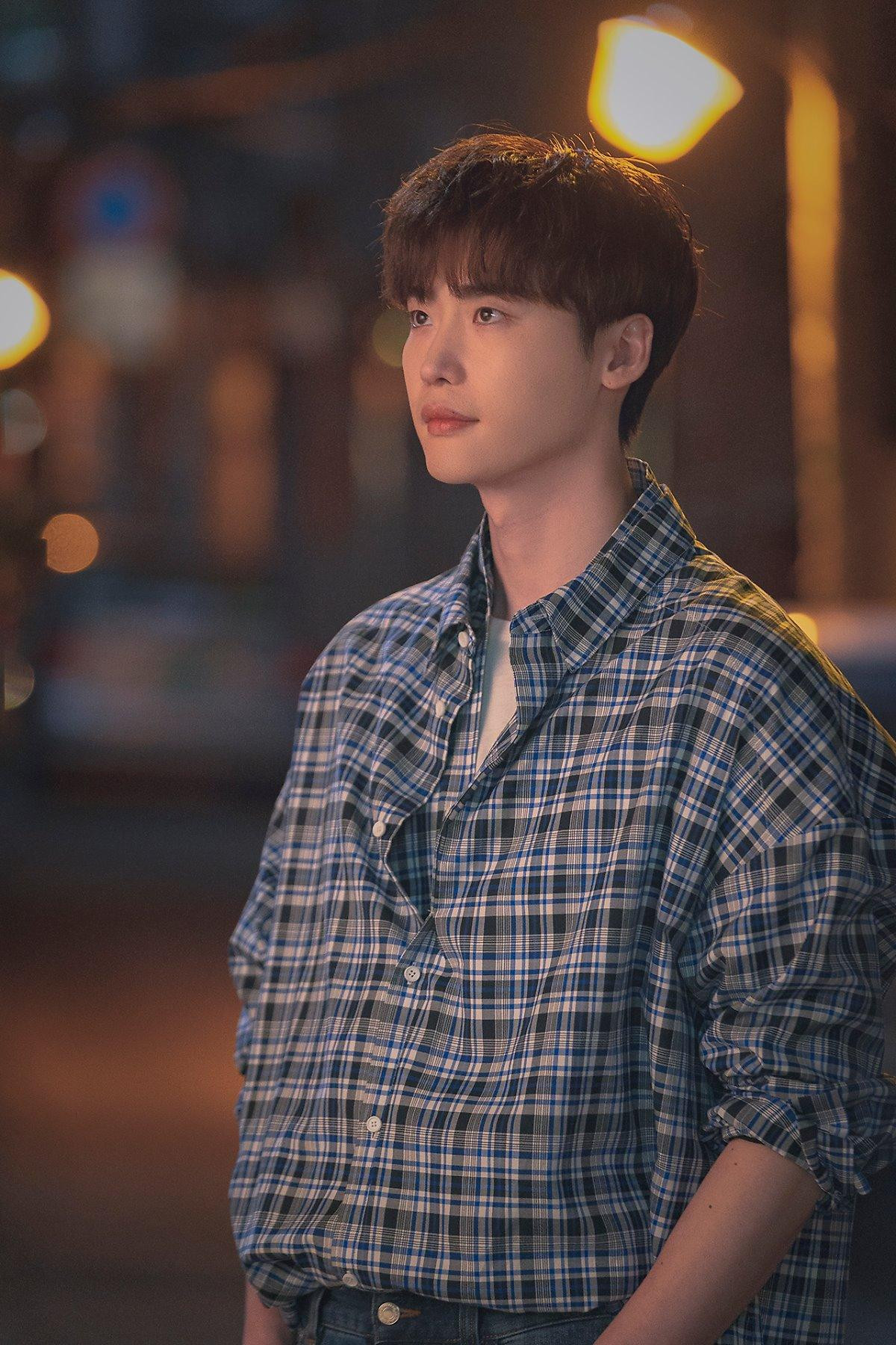 'Phụ lục tình yêu' khép lại, Lee Jong Suk tặng fan 60 bức ảnh đẹp nao lòng Ảnh 50