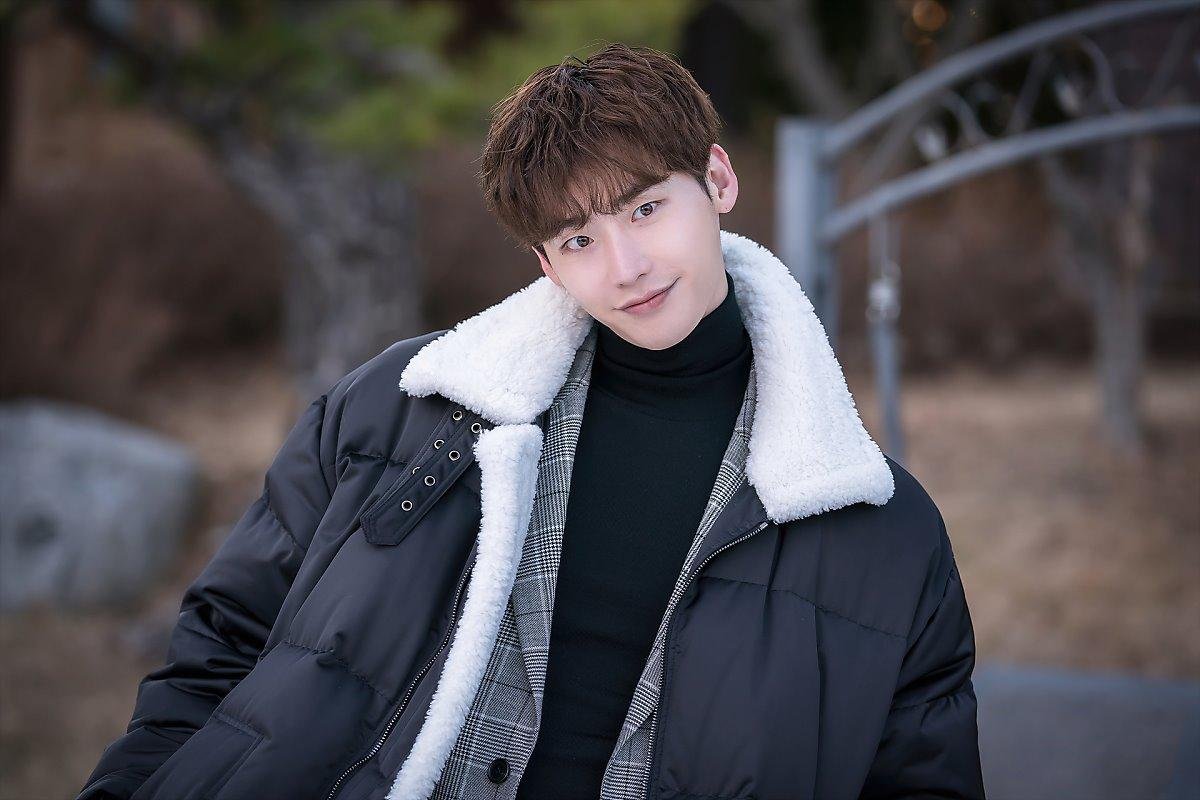 'Phụ lục tình yêu' khép lại, Lee Jong Suk tặng fan 60 bức ảnh đẹp nao lòng Ảnh 14