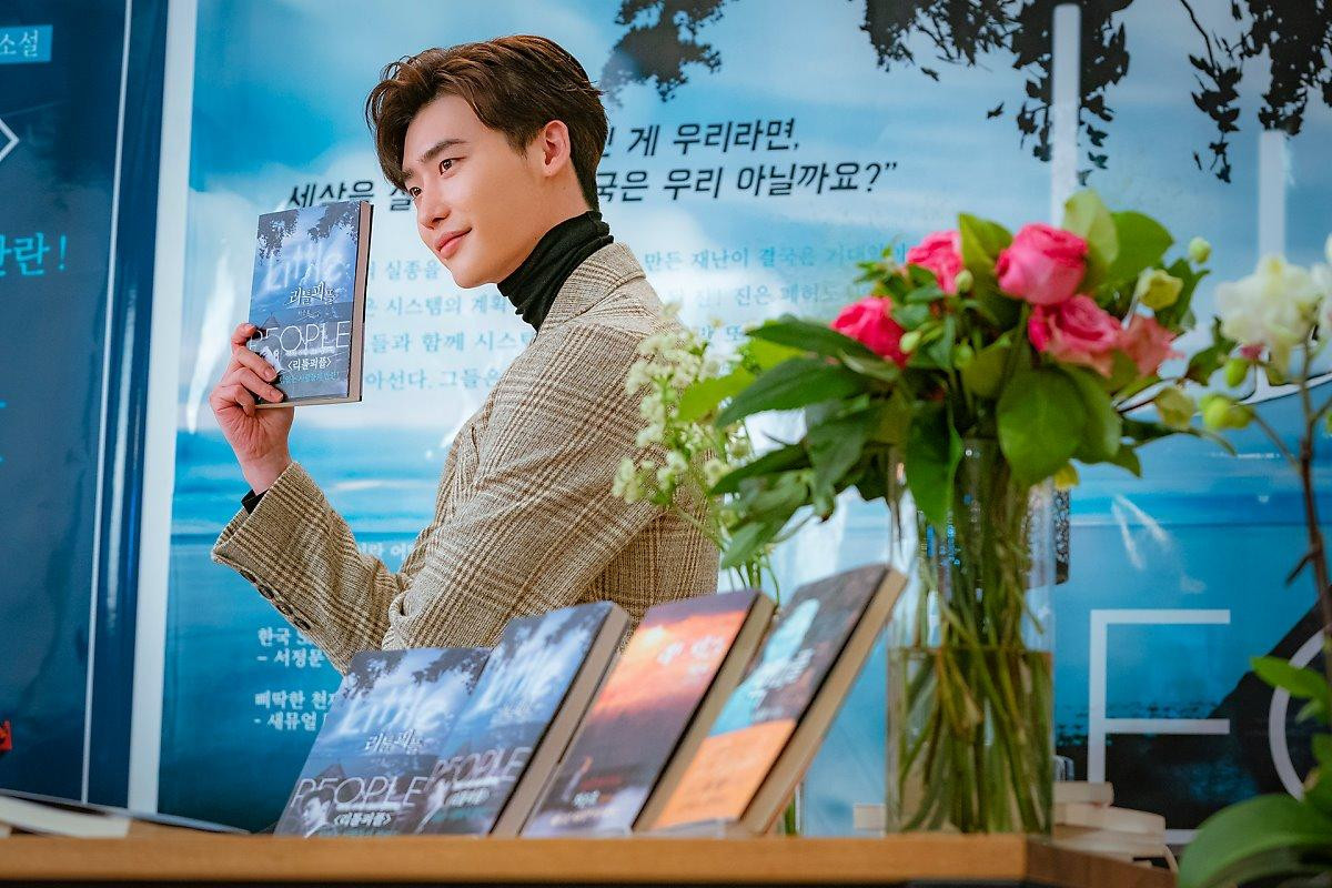 'Phụ lục tình yêu' khép lại, Lee Jong Suk tặng fan 60 bức ảnh đẹp nao lòng Ảnh 8