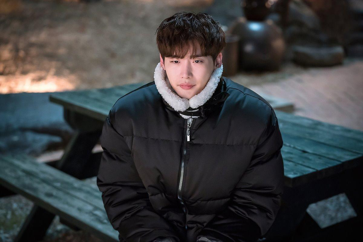 'Phụ lục tình yêu' khép lại, Lee Jong Suk tặng fan 60 bức ảnh đẹp nao lòng Ảnh 4