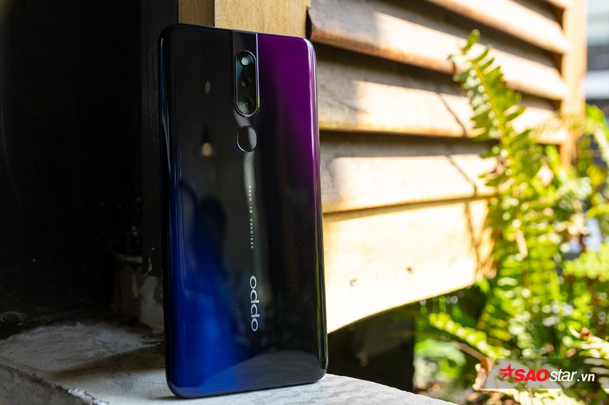 Mở hộp nhanh OPPO F11 Pro tại Việt Nam với camera trước 'thò thụt' và thân máy đổi màu độc đáo Ảnh 10