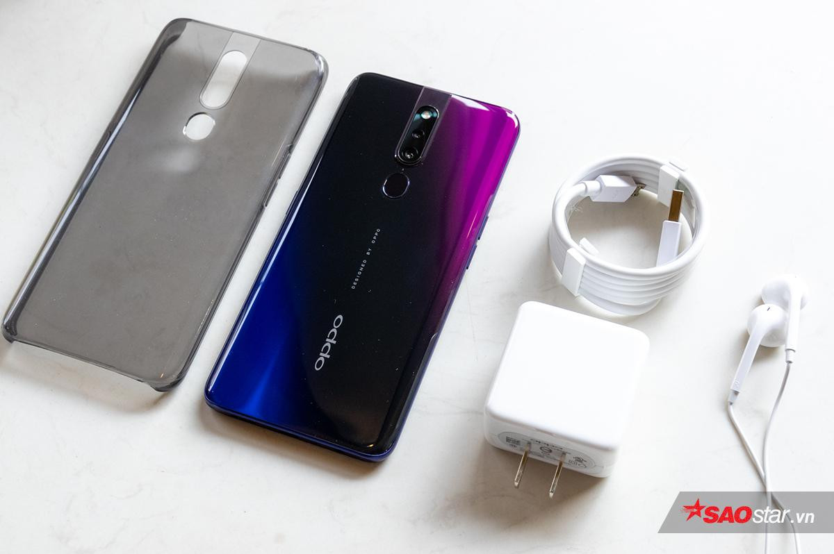 Mở hộp nhanh OPPO F11 Pro tại Việt Nam với camera trước 'thò thụt' và thân máy đổi màu độc đáo Ảnh 2