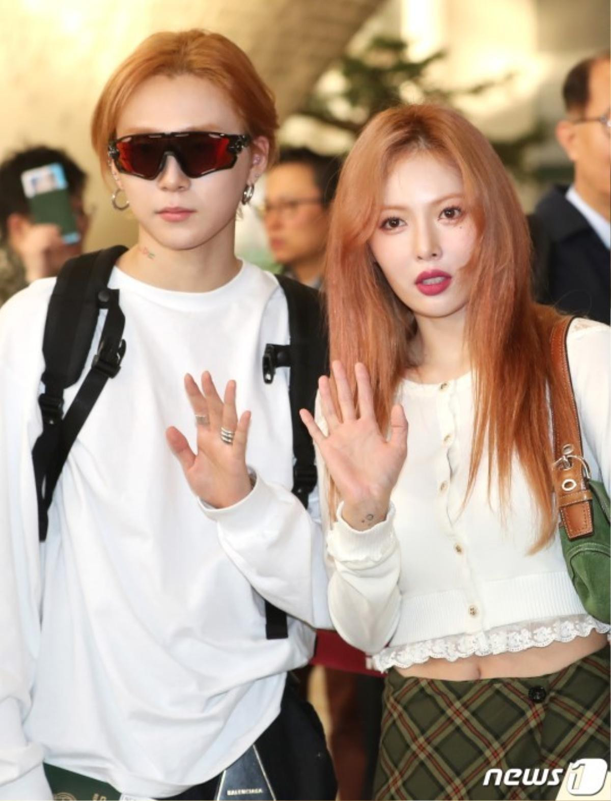 E'Dawn 'tranh chấp' để giành HyunA với fan! Ảnh 2