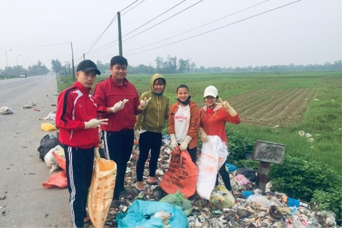 Du học sinh Lào tham gia 'Thử thách dọn rác' tại Việt Nam: Hành động nhỏ mang ý nghĩa lớn Ảnh 1