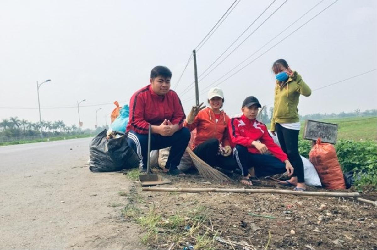 Du học sinh Lào tham gia 'Thử thách dọn rác' tại Việt Nam: Hành động nhỏ mang ý nghĩa lớn Ảnh 2