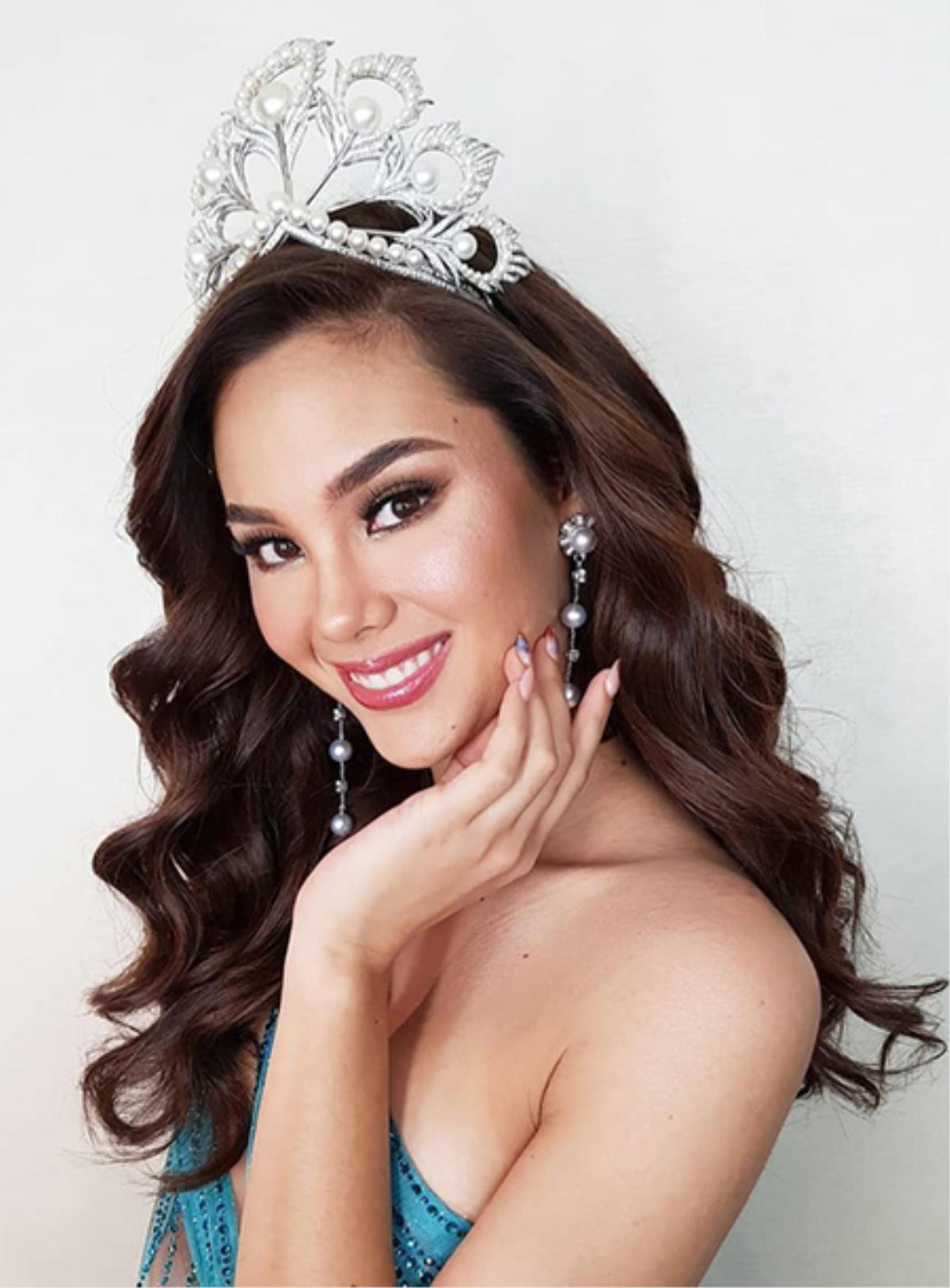 Catriona Gray tiết lộ lí do khiến vương miện Mikimoto 'sáu tỷ' bị gãy trong sự hân hoan bất ngờ! Ảnh 1