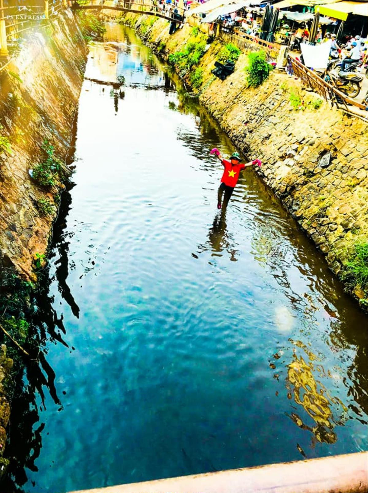 Trào lưu dọn rác của giới trẻ 'biến hóa' con kênh ô nhiễm nặng của Bình Phước trở nên xanh sạch khiến cộng đồng mạng tấm tắc khen ngợi Ảnh 5