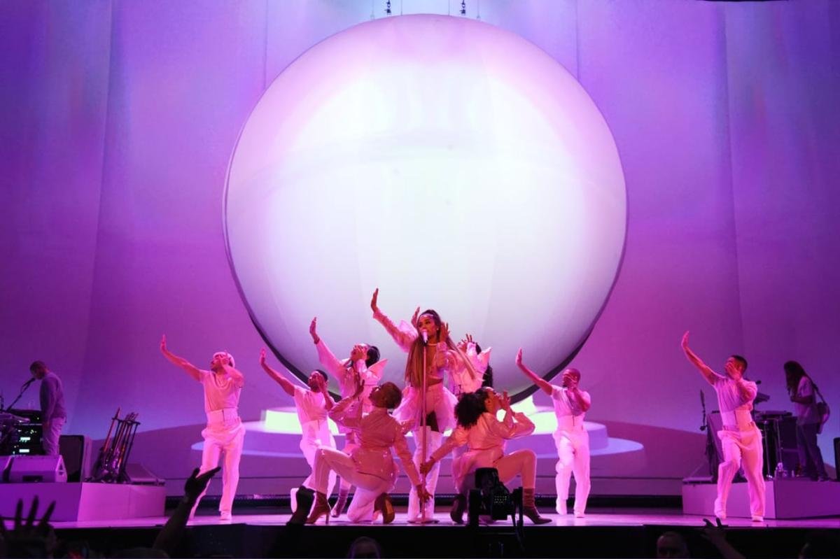 'Sweetener Tour' đối diện luồng khen - chê rõ rệt: Ariana Grande làm sao cho phải? Ảnh 4