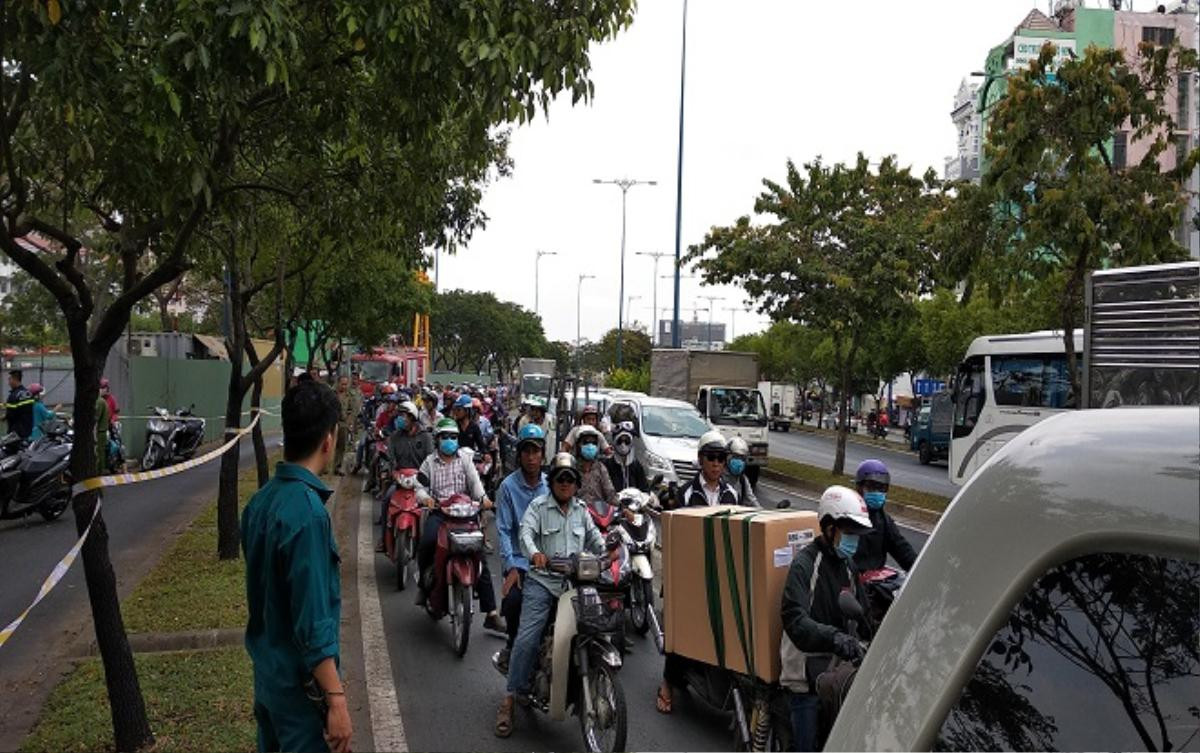 Vượt hàng rào bảo vệ vào kênh Tàu Hủ câu cá, nam thanh niên trượt chân đuối nước thương tâm Ảnh 1