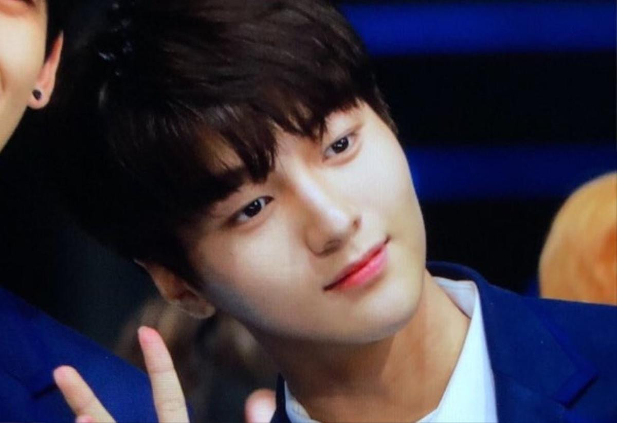 Thực tập sinh PRODUCE X 101 gây sốt với ngoại hình 'soái ca' tựa L (INFINITE) và Cha Eun Woo (ASTRO) Ảnh 2