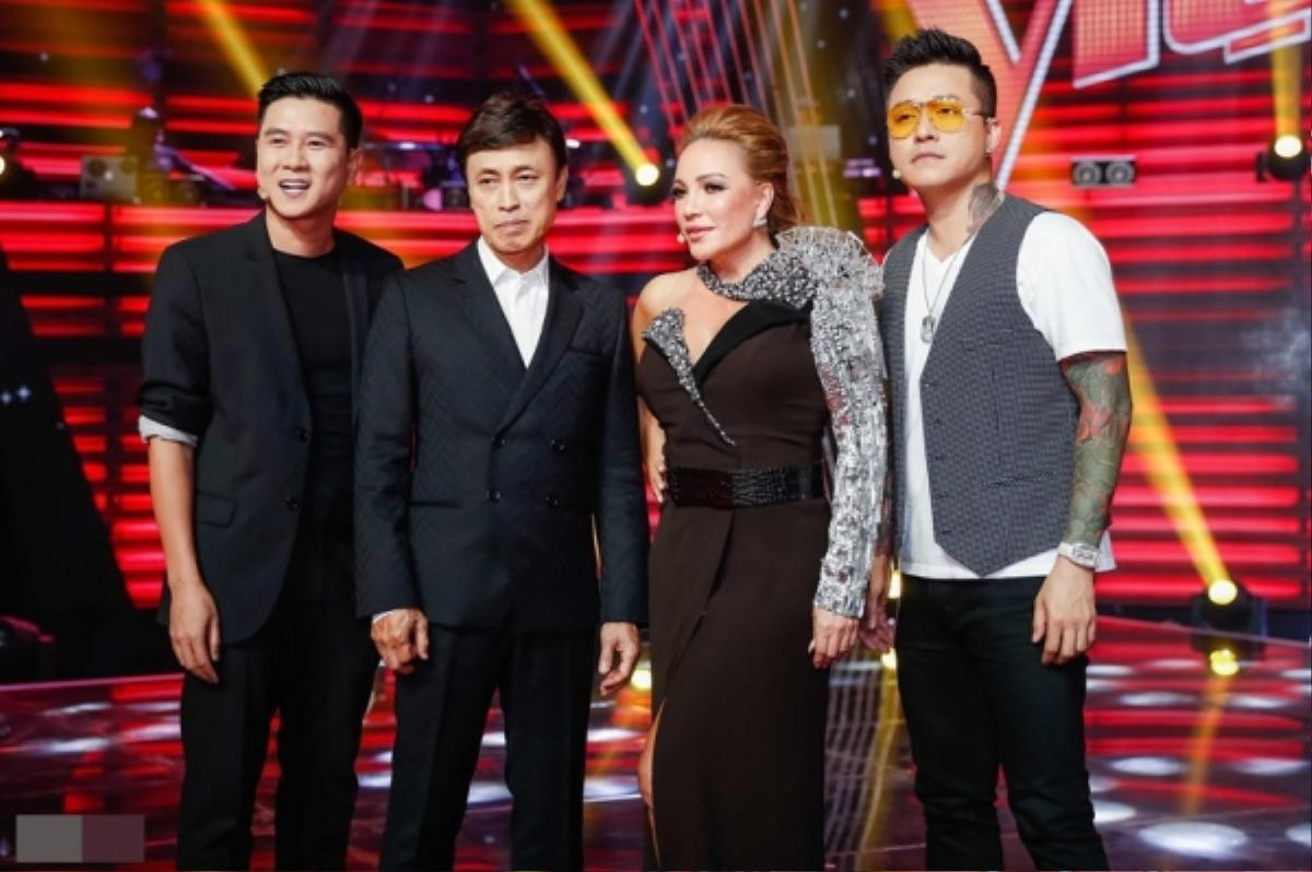 Clip cần xem ngay: Bộ ba HLV The Voice Tuấn Ngọc - Hồ Hoài Anh - Tuân Hưng tam ca cực ngọt ca khúc 'Riêng một góc trời' Ảnh 4